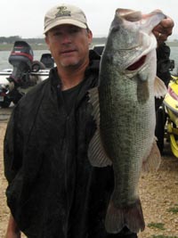 Me with a nice 8.5lb Stillhouse Hollow bass